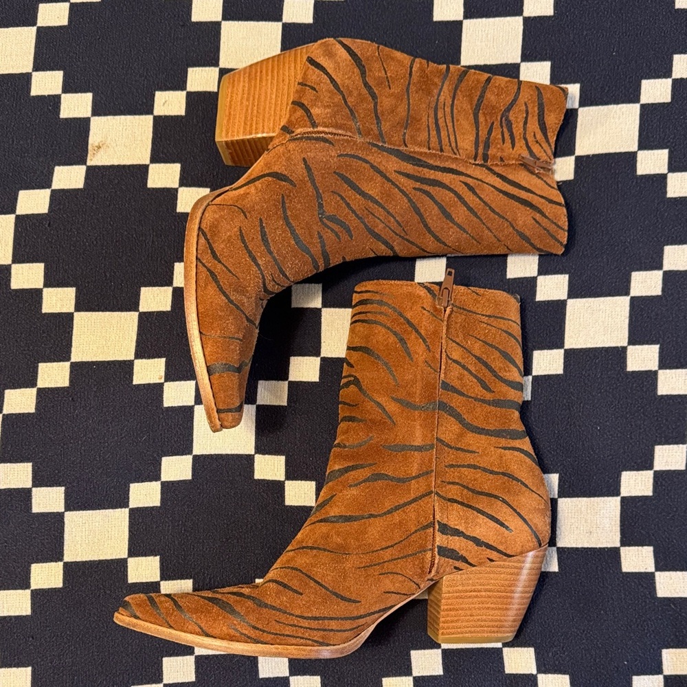 Matisse “Caty” Suede Western Boots, size 9.5